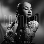 06-07-1984 Sade at studio in Amsterdam, The Netherlands.

[keywords]Black & White Image, Posed, Hand, Gloves, Singer[/keywords]